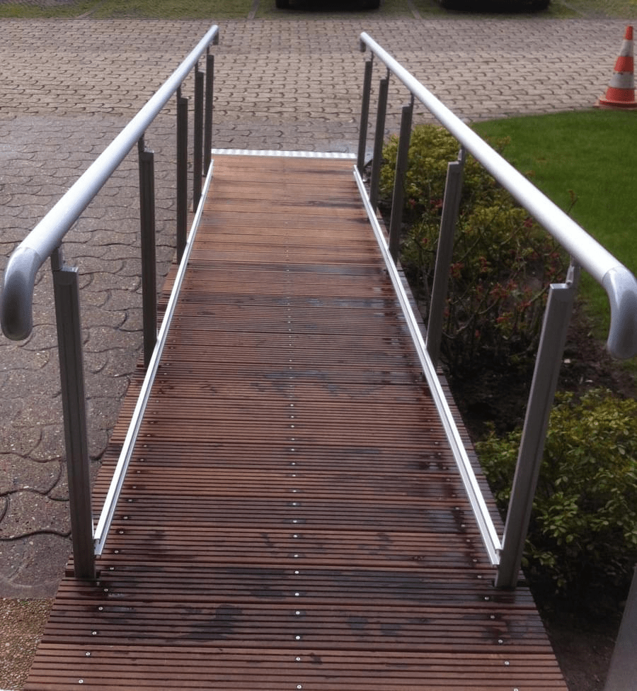 Image d'une rampe avec des barrières